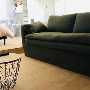  Appartement Studio Vue Mer Dans Le Quartier De Saint Victor